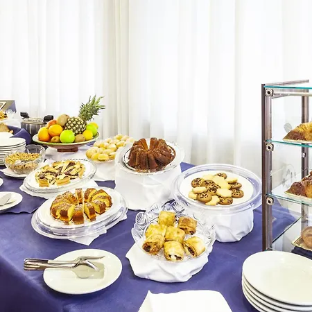Ibis Styles Трани