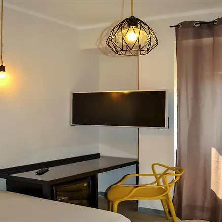 Ibis Styles Трани